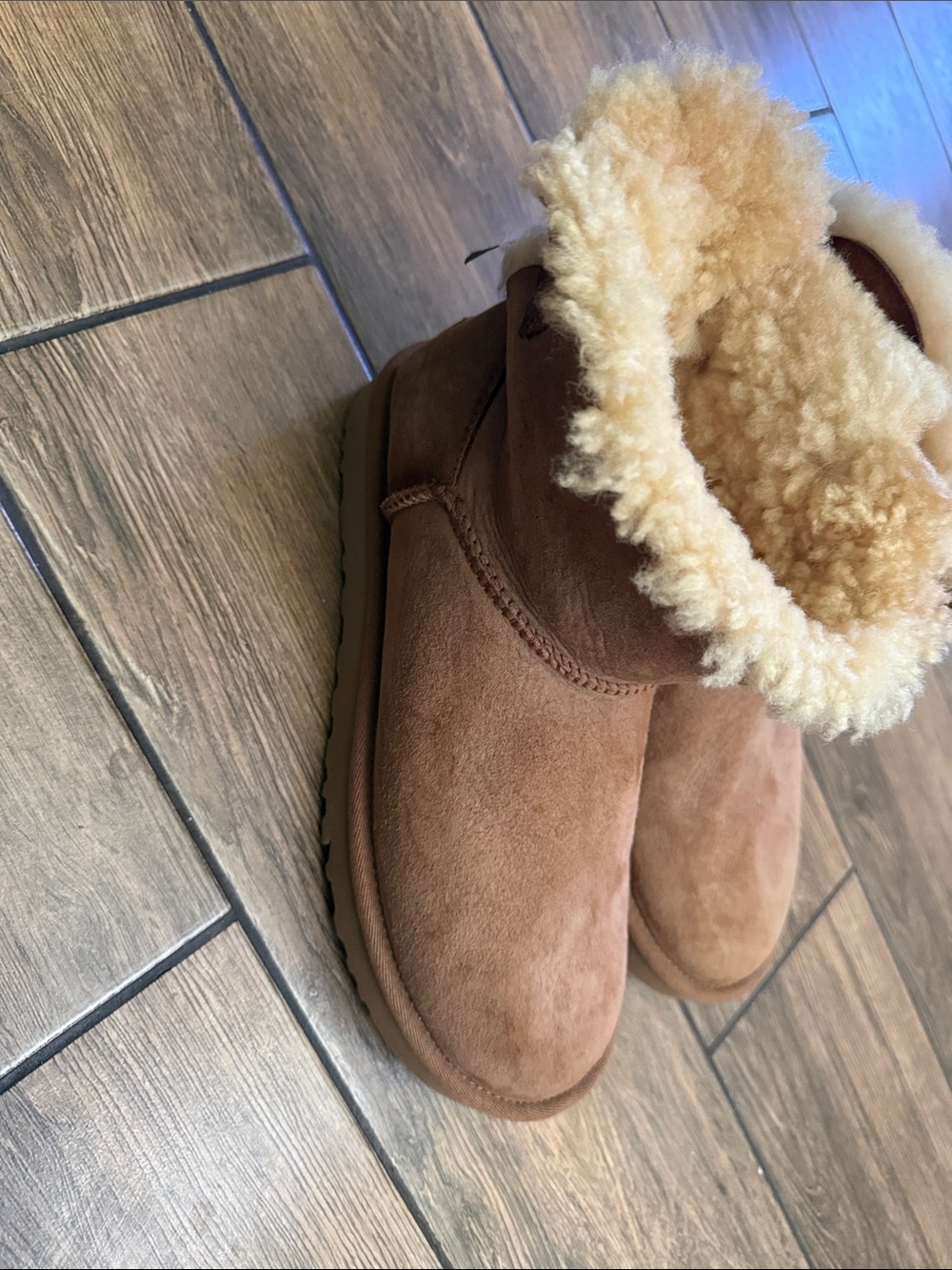 UGG Mini Bailey Bow boots Women’s size 9